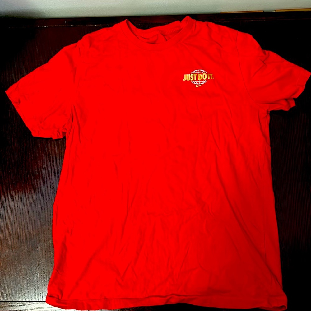 Men’s Nike t-shirt